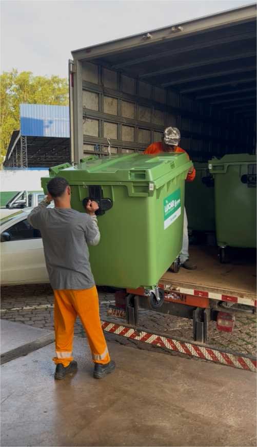 Prefeitura recebe contêineres para reforçar destinação correta de resíduos em Cuiabá