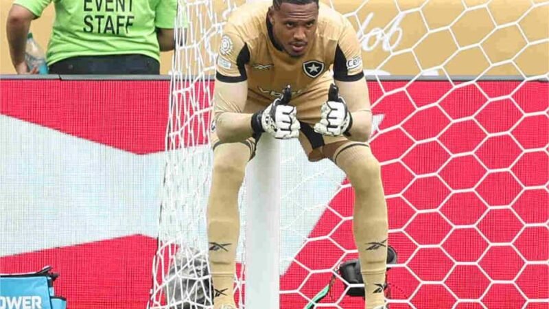 John exalta campanha do Botafogo no Mundial: ‘Caímos de cabeça erguida’