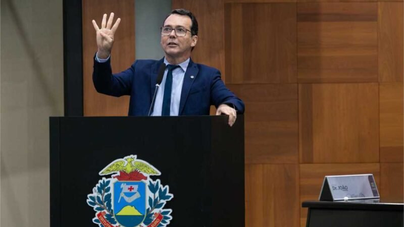 Deputados aprovam projeto de Lúdio que acaba com taxa sobre os consignados