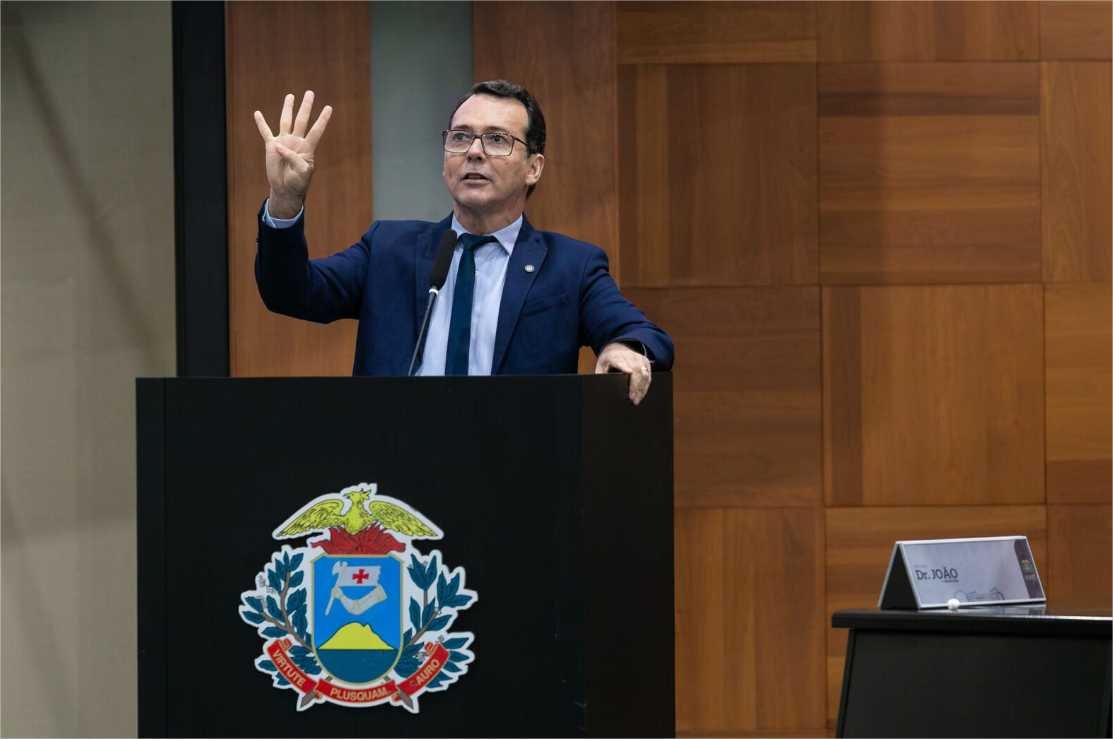 Deputados aprovam projeto de Lúdio que acaba com taxa sobre os consignados