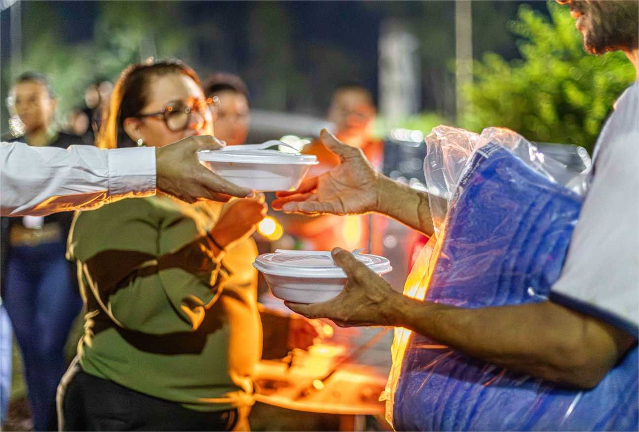 Prefeitura conclui distribuição de marmitas e cobertores para pessoas em situação de rua