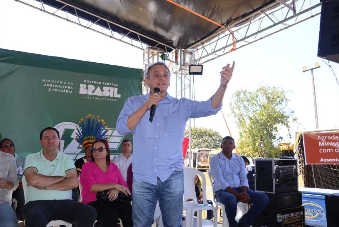 Wilson Santos participa de entrega de máquinas com o ministro Fávaro em Tangará da Serra