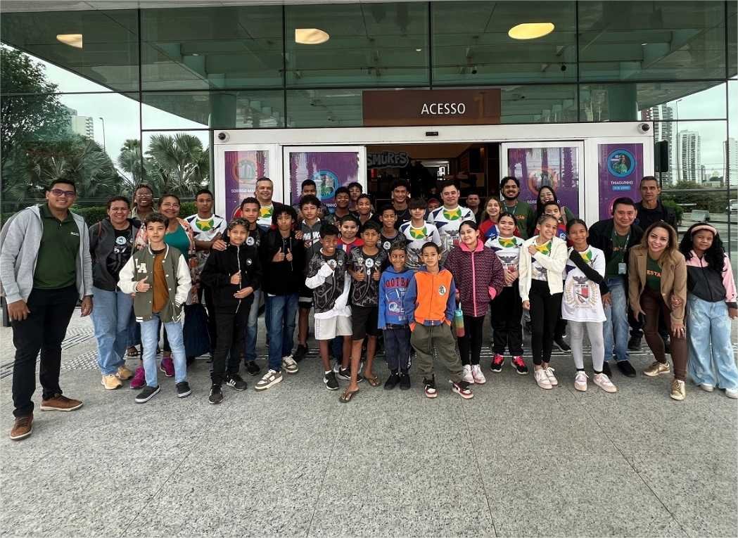 Crianças do projeto social “Xás Crianças” do 10° BPM têm dia especial no Shopping Estação Cuiabá