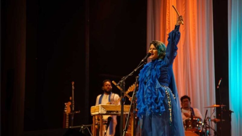 Estela Ceregatti encanta com show que une arte, paixão e inclusão no lançamento do novo álbum