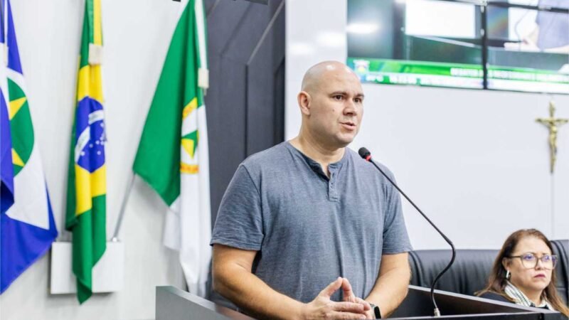 Prefeito discute política aos pacientes com bolsas de colostomia