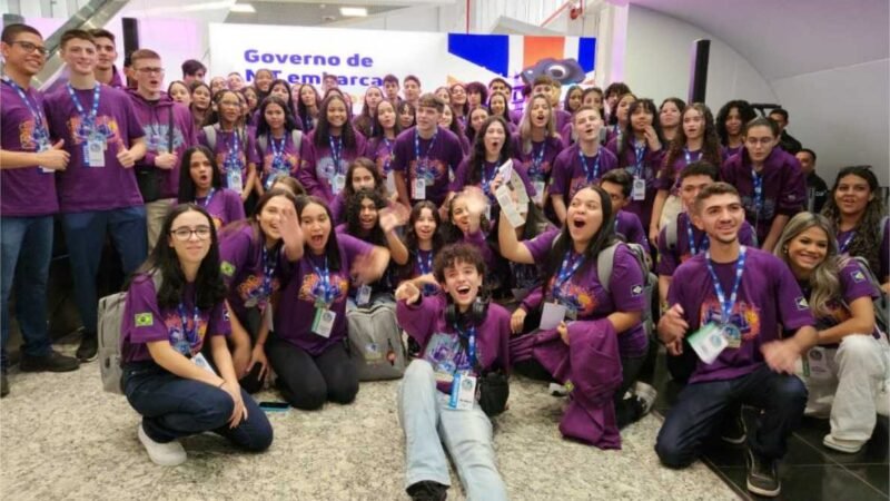 Estudantes selecionados para intercâmbio compartilham expectativas para viagem a Inglaterra