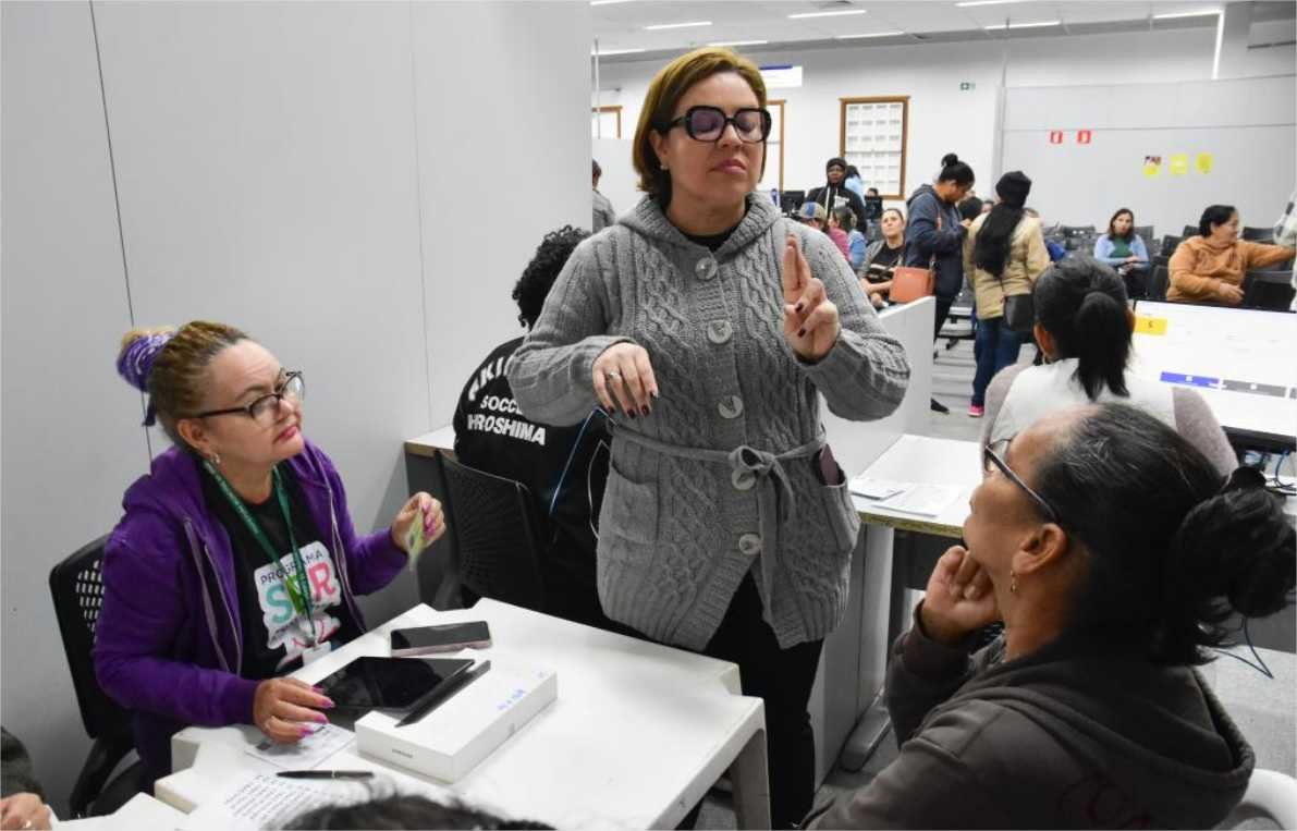 Central de Intérprete de Libras garante acessibilidade durante Mutirão do Programa SER Família em Cuiabá