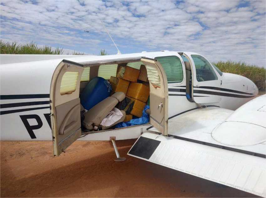 Piloto flagrado com 503 kg de cocaína consegue redução de pena e vai ao semiaberto