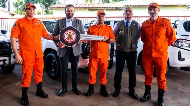 Bombeiros recebem viaturas da Sema para reforçar combate aos incêndios florestais em MT