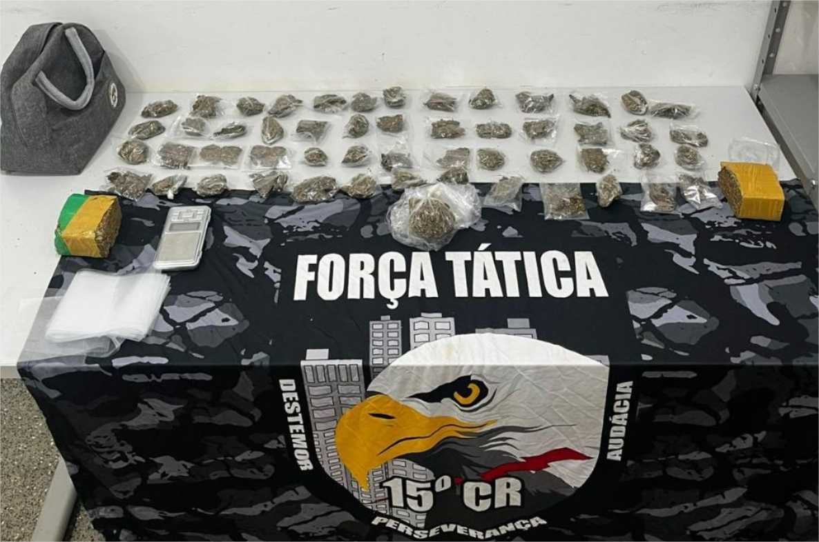 Força Tática prende homem por tráfico e apreende 54 porções de maconha