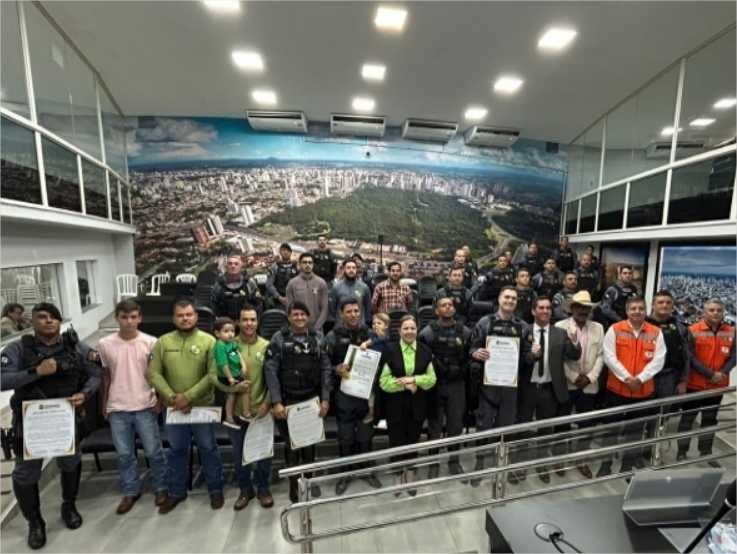 Paula Calil homenageia Cavalaria da Polícia Militar na Câmara de Cuiabá