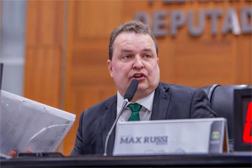 Max Russi assina decreto impedindo Capital Consig de realizar desconto em folha