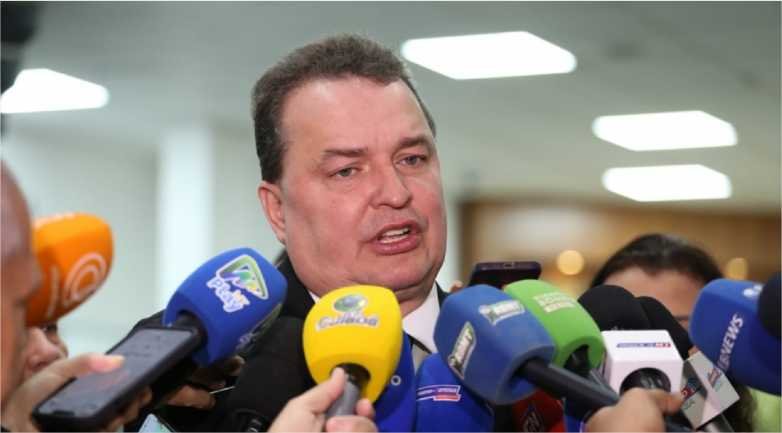 Max chama tarifaço de Trump contra o Brasil de ‘decisão louca’ e defende reação diplomática firme