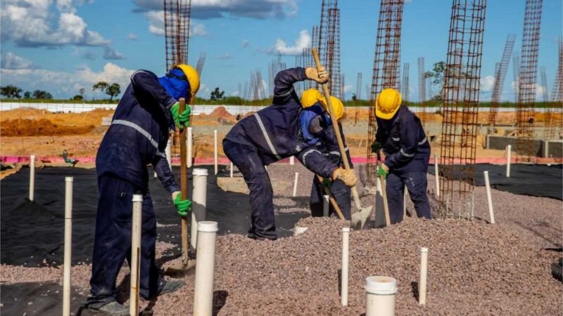 Mato Grosso cria mais de 32 mil vagas e tem serviços como motor do crescimento