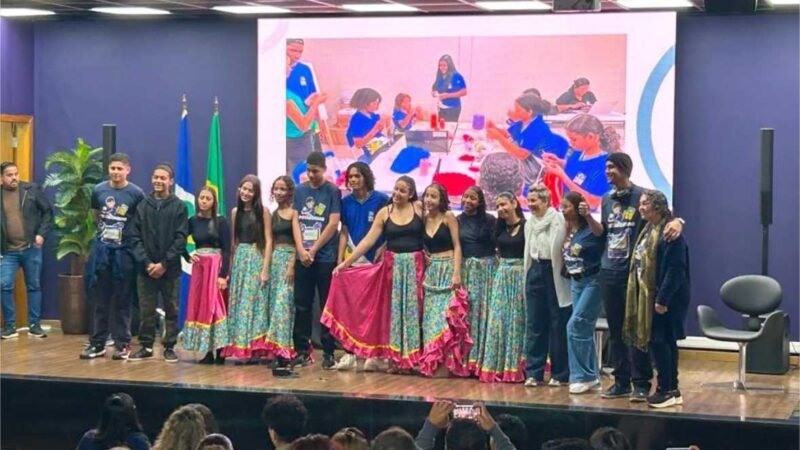 Seduc alinha com servidores ações da Educação em Tempo Integral na rede estadual