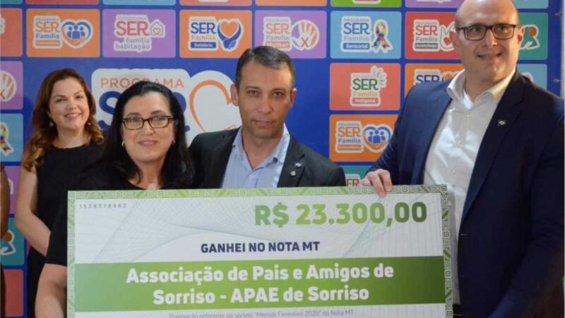 Governo de MT entrega cheque simbólico de R$ 23,3 mil à Apae de Sorriso por meio do Programa Nota MT
