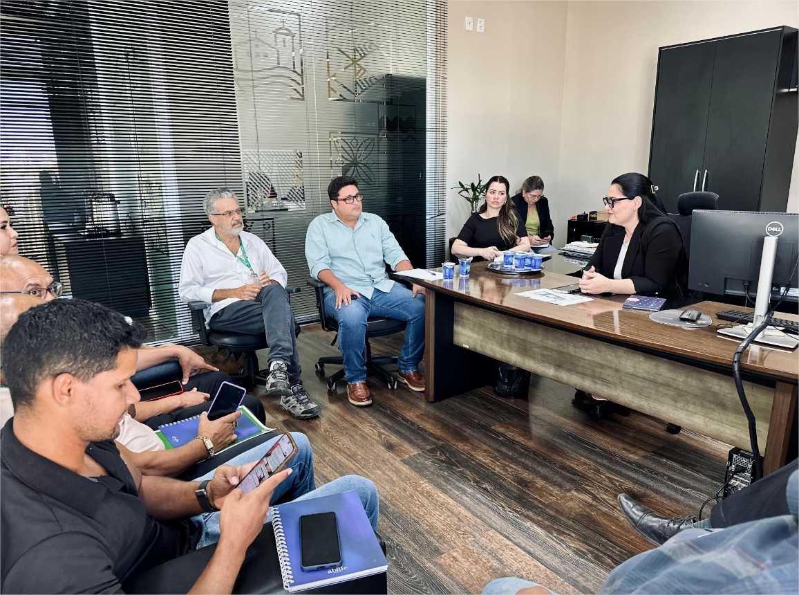 Primeira-dama articula nova praça no Distrito do Sucuri com academia e playground