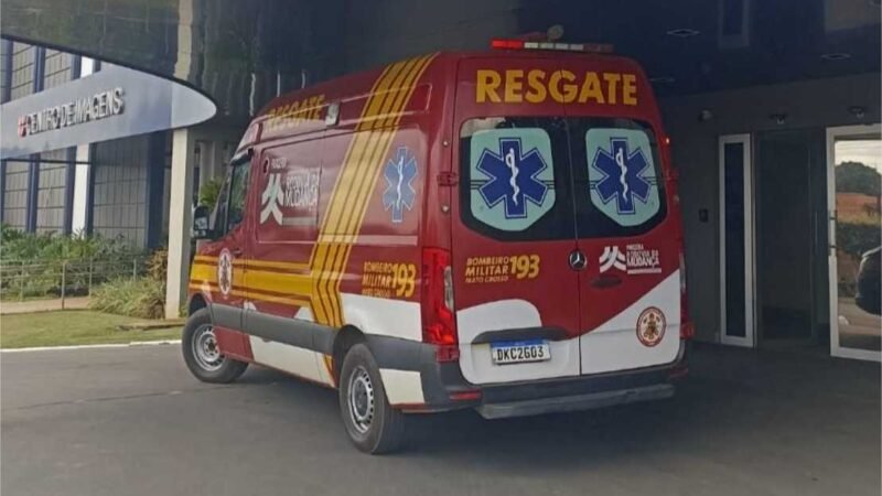 Motociclista fica ferido após colisão com carro em Avenida Goiás