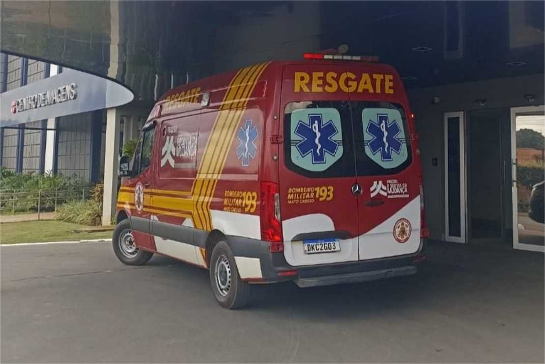 Motociclista fica ferido após colisão com carro em Avenida Goiás