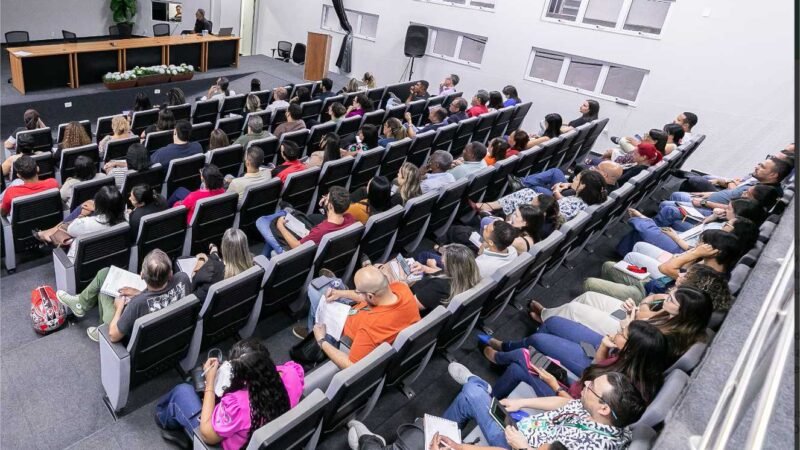 Coordenadores de 82 Escolas Municipais debatem melhoria na aprendizagem de Cuiabá