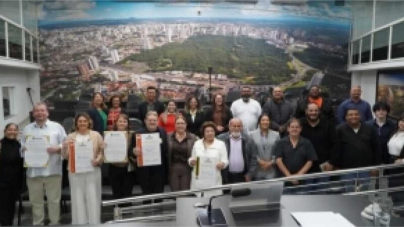 Paula concede sessão solene em homenagem à tradicional Festa do Senhor Divino Espírito Santo