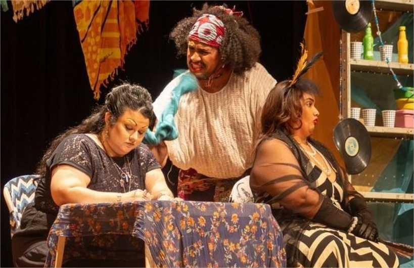 Mostra de Cenas da MT Escola de Teatro traz reflexão sobre movimento cultural da década de 1960