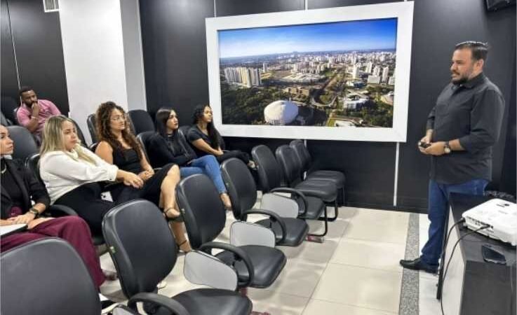 Câmara de Cuiabá realiza treinamento para aprimorar atendimento ao público e servidores