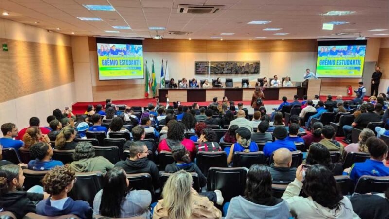 Líderes estudantis discutem participação ativa nas escolas da rede estadual de ensino
