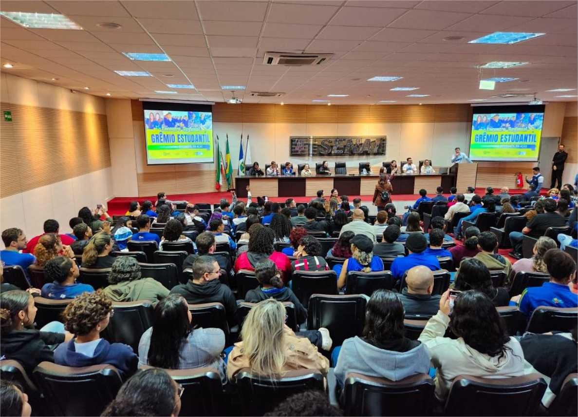 Líderes estudantis discutem participação ativa nas escolas da rede estadual de ensino