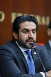 Brasil: Polarização e a Estrada do Caos – Reflexão sobre o extremismo político e a urgência do diálogo