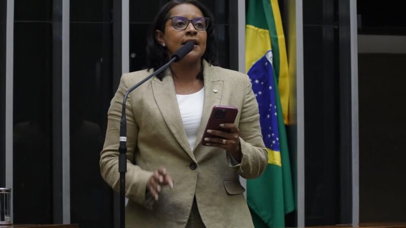 Gisela promove audiência pública, na Câmara, para debater impacto em fusão entre Petz e Cobasi