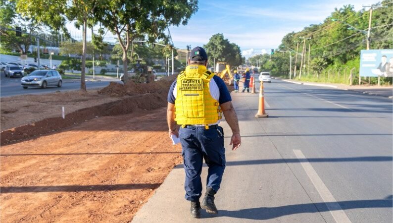 Semob orienta rotas alternativas para evitar a lentidão na AV. do CPA e Av. Juliano Costa Marques