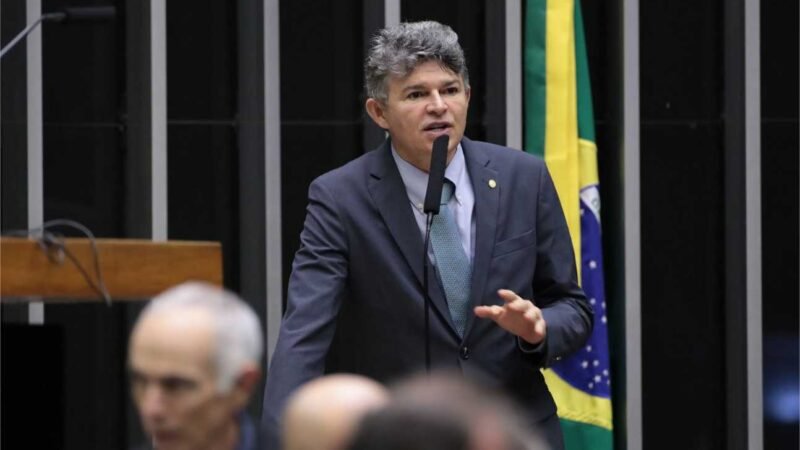 “Prisão de Bolsonaro é cortina de fumaça para encobrir vazamento de conversas de Moraes”, afirma José Medeiros