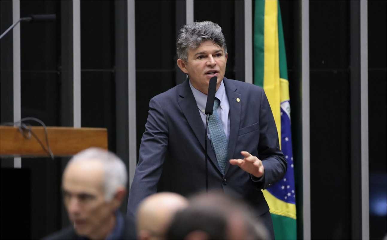 “Prisão de Bolsonaro é cortina de fumaça para encobrir vazamento de conversas de Moraes”, afirma José Medeiros