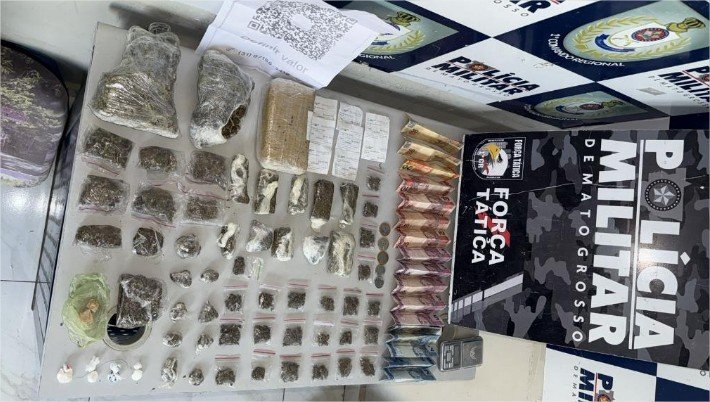 Força Tática prende três homens por tráfico de drogas e apreende 57 porções de entorpecentes