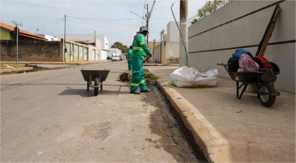 Serviços de zeladoria seguem por bairros de várias regiões de Várzea Grande
