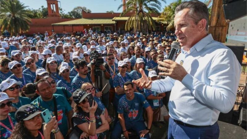 Governador anuncia novo extra por resultado a professores e coordenadores