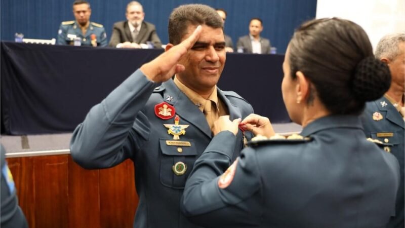 Corpo de Bombeiros entrega de medalhas a militares e civis em cerimônia dos 61 anos da corporação