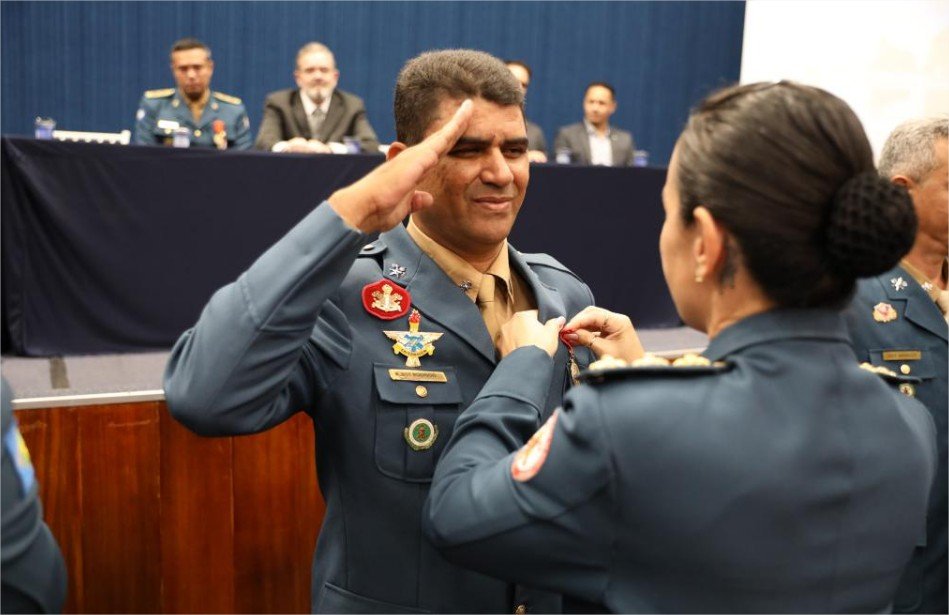 Corpo de Bombeiros entrega de medalhas a militares e civis em cerimônia dos 61 anos da corporação