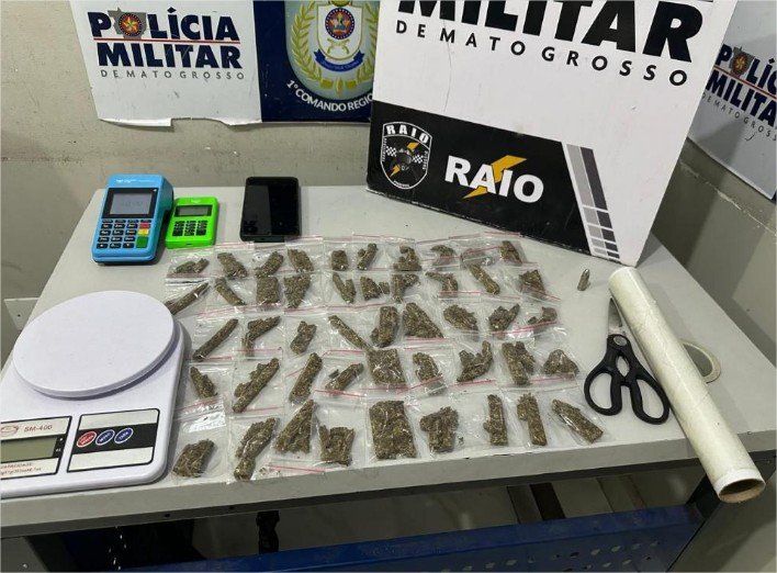 Companhia Raio prende casal por tráfico de drogas e apreende 47 porções de maconha