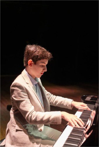 João Lucas Megiolaro apresenta seu primeiro recital solo na Casa do Parque