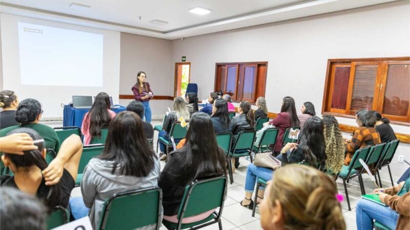 Professores de Cuiabá se qualificam para ensino da escrita nas séries iniciais