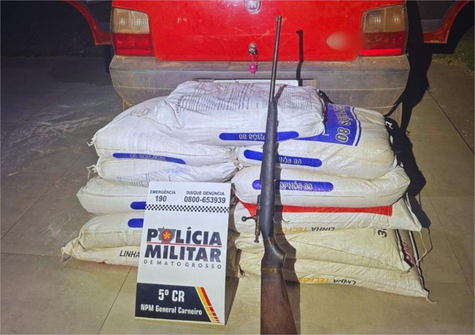 PM recupera carga de suplemento animal furtada, apreende arma de fogo e prende homem em Pontal do Araguaia