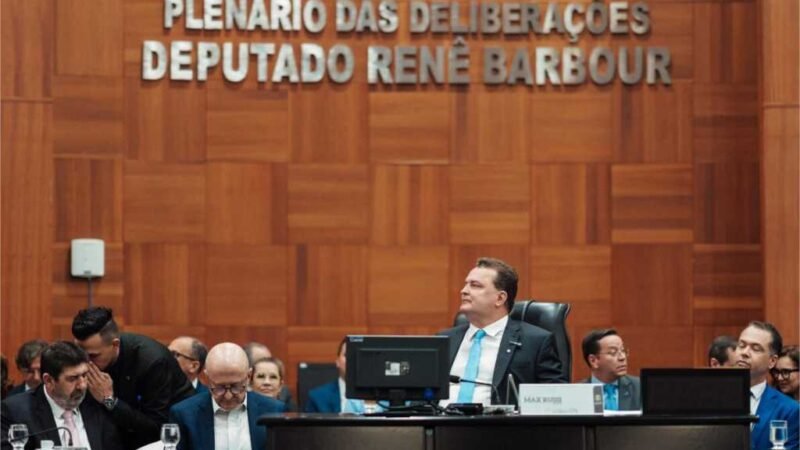 Max Russi marca os 190 anos da ALMT com discurso de responsabilidade