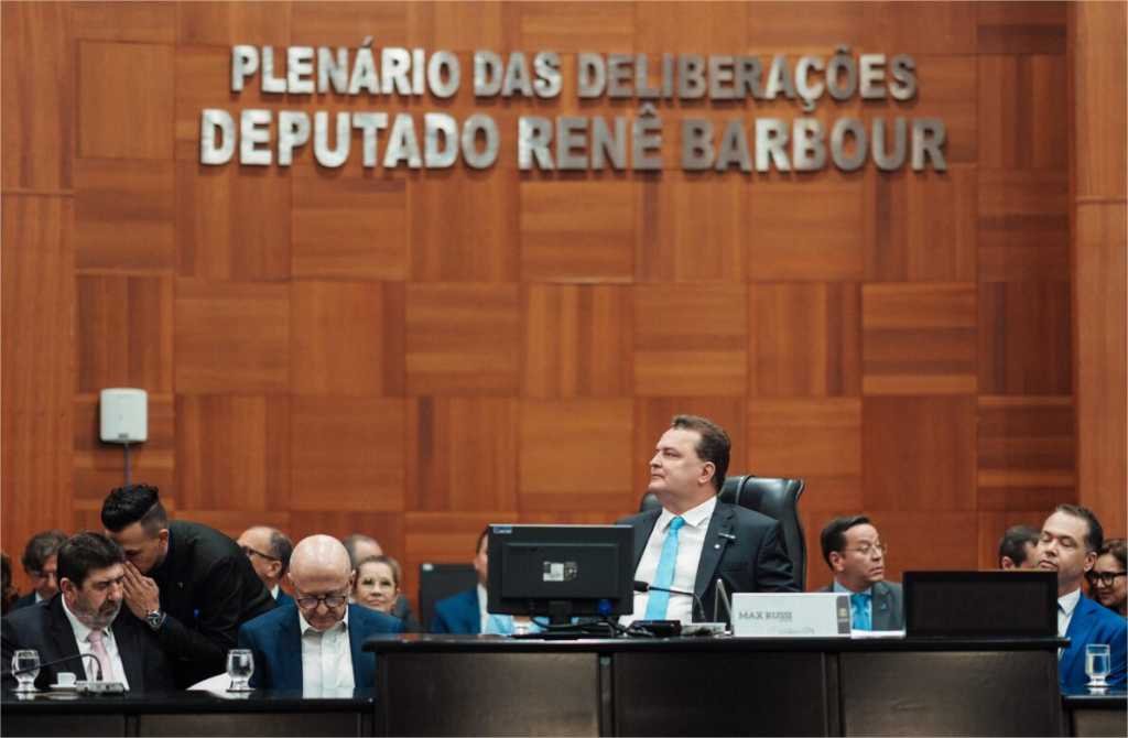 Max Russi marca os 190 anos da ALMT com discurso de responsabilidade