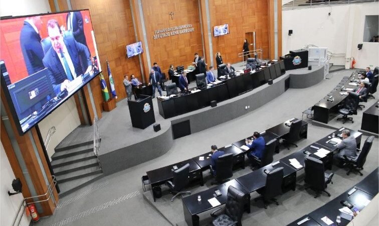 Assembleia aprova proposta do Governo para redução de 30% sobre o “Fethab da vaca”