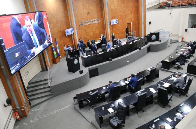 Assembleia aprova proposta do Governo para redução de 30% sobre o “Fethab da vaca”