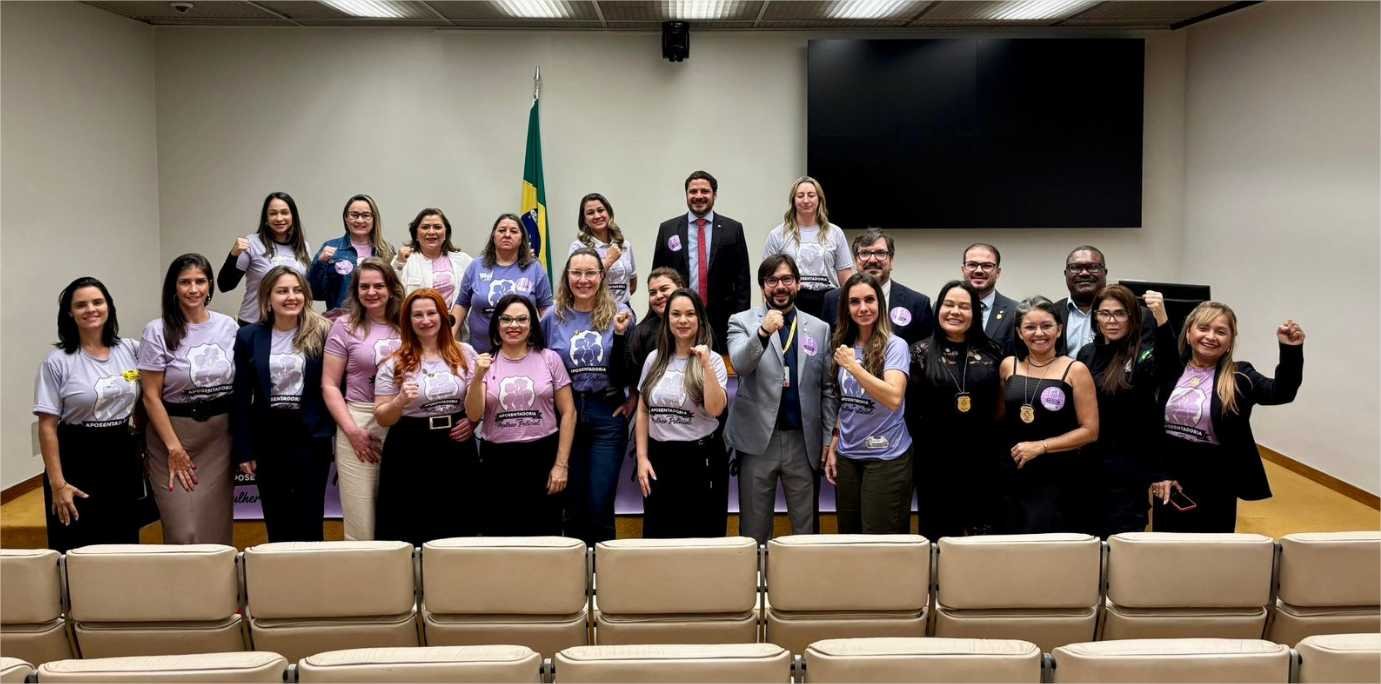 Sindepojuc-MT integra mobilização à PEC que reduz idade de aposentadoria da mulher policial