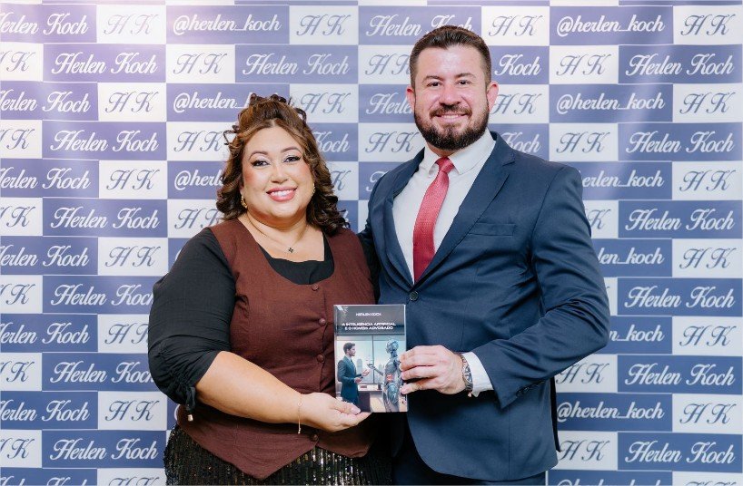 Lançamento de livro sobre inteligência artificial atrai profissionais e estudantes em Cuiabá