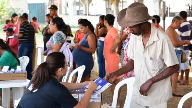 Mais de 1,3 mil pessoas são atendidas no primeiro dia do mutirão de entrega de cartões do Programa SER Família